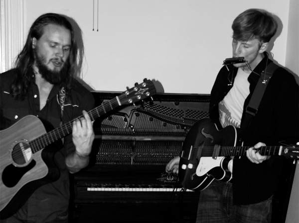 Great Harsh Bird performs acoustic with harmonica