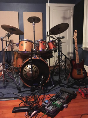 ribbon microphone in front of drums and cymbals